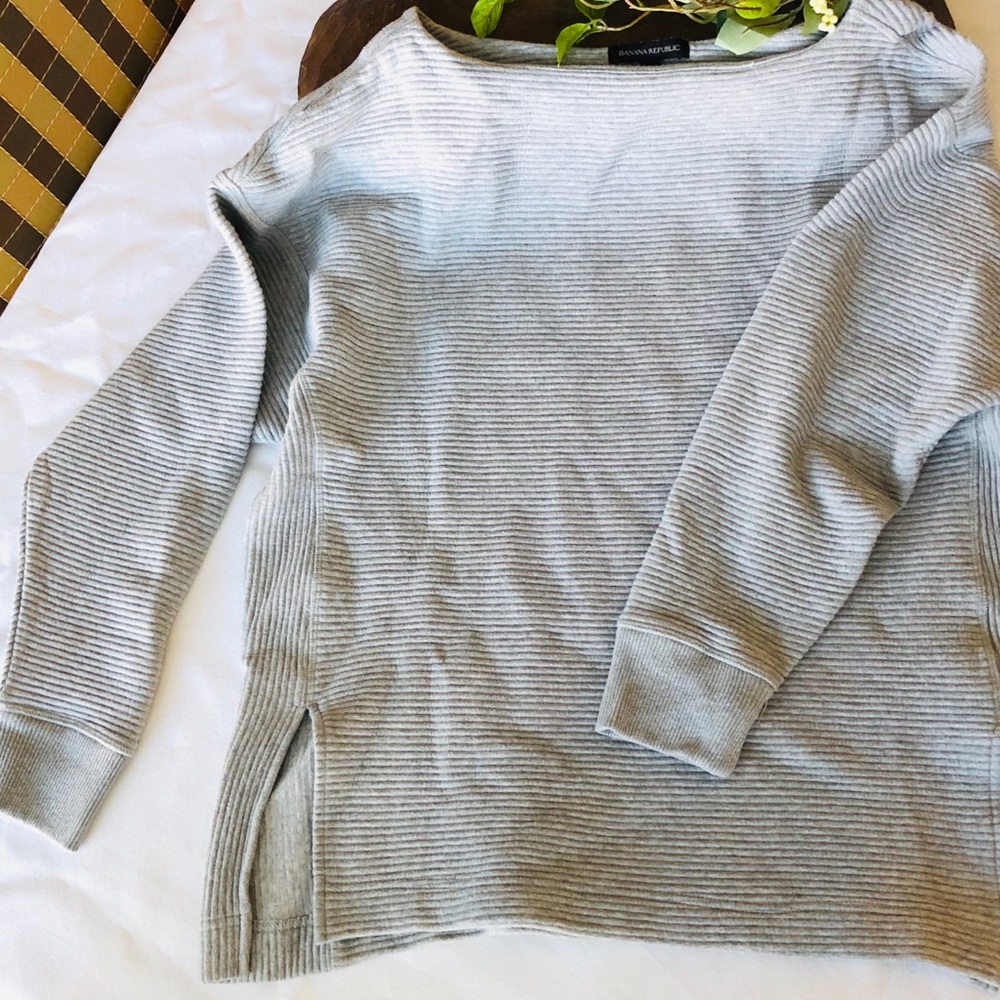 Banana Republic Heather Gray Top